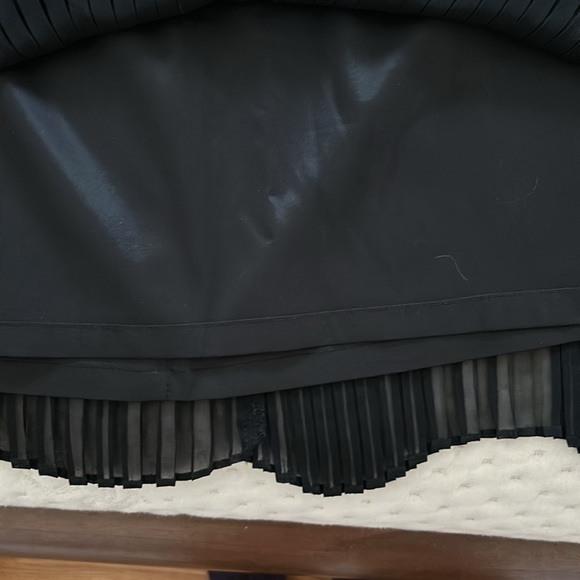 Ann Taylor crepe pleated scalloped skirt. - Picture 4 of 6